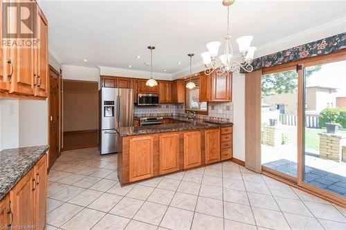 22 Glen Park Court, Hamilton, ON - Indoor Photo Showing Kitchen