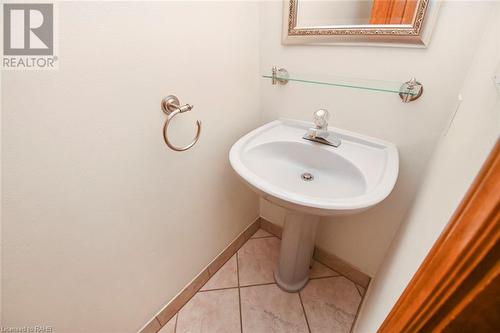 22 Glen Park Court, Hamilton, ON - Indoor Photo Showing Bathroom