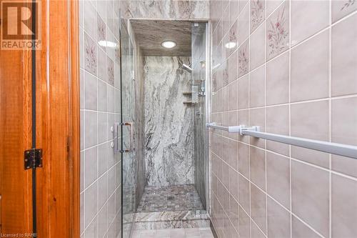 22 Glen Park Court, Hamilton, ON - Indoor Photo Showing Bathroom