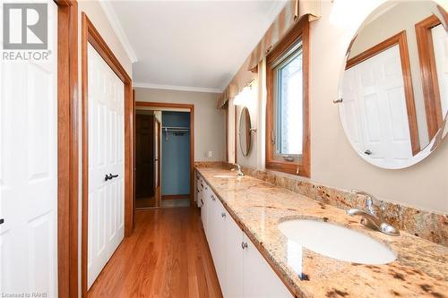 22 Glen Park Court, Hamilton, ON - Indoor Photo Showing Bathroom