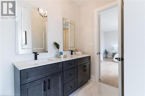 Double sink en-suite - 1 West Avenue, Stoney Creek, ON - Indoor Photo Showing Bathroom