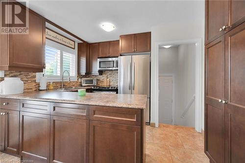 33 Collier Crescent, Hamilton, ON - Indoor Photo Showing Kitchen