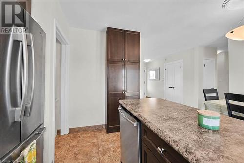 33 Collier Crescent, Hamilton, ON - Indoor Photo Showing Kitchen