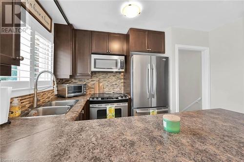 33 Collier Crescent, Hamilton, ON - Indoor Photo Showing Kitchen With Double Sink With Upgraded Kitchen