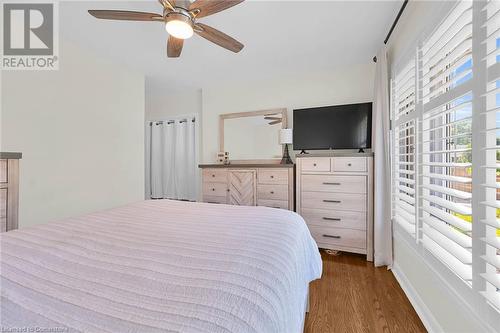 33 Collier Crescent, Hamilton, ON - Indoor Photo Showing Bedroom