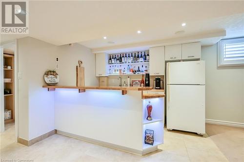 33 Collier Crescent, Hamilton, ON - Indoor Photo Showing Kitchen