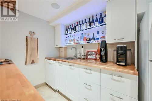 33 Collier Crescent, Hamilton, ON - Indoor Photo Showing Kitchen