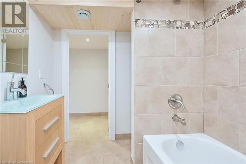 33 Collier Crescent, Hamilton, ON - Indoor Photo Showing Bathroom