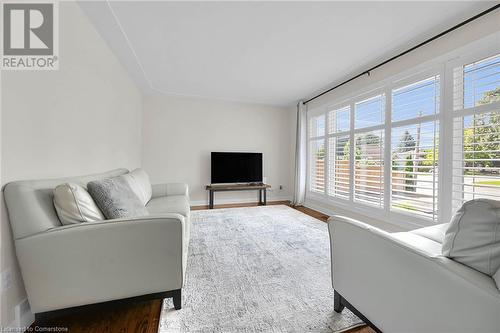 33 Collier Crescent, Hamilton, ON - Indoor Photo Showing Living Room