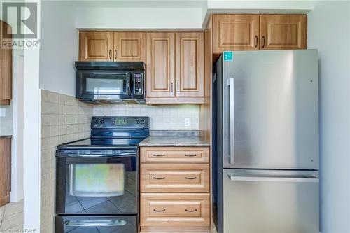 414 Bryant Crescent, Burlington, ON - Indoor Photo Showing Kitchen