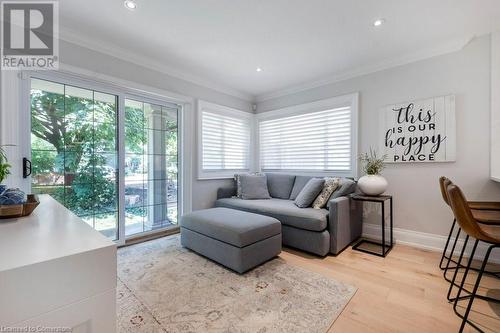 145 Birett Drive, Burlington, ON - Indoor Photo Showing Living Room