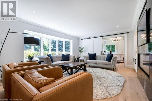 145 Birett Drive, Burlington, ON - Indoor Photo Showing Living Room