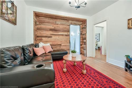 285 King Street W Unit# 8, Hamilton, ON - Indoor Photo Showing Living Room