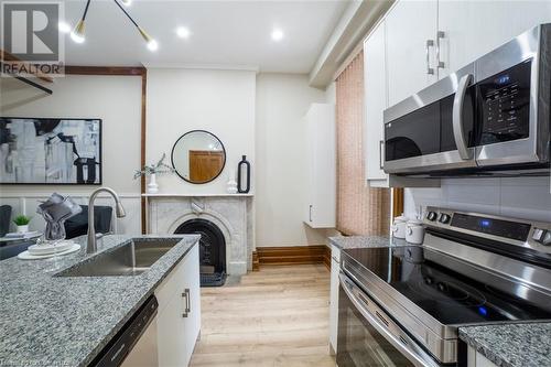 82 Victoria Avenue S, Hamilton, ON - Indoor Photo Showing Kitchen