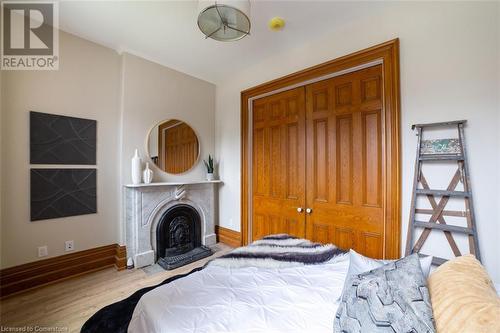 82 Victoria Avenue S, Hamilton, ON - Indoor Photo Showing Bedroom