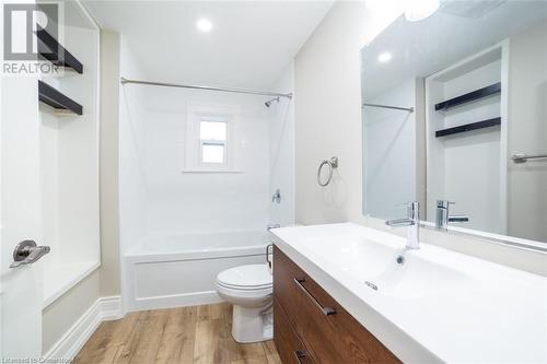 82 Victoria Avenue S, Hamilton, ON - Indoor Photo Showing Bathroom