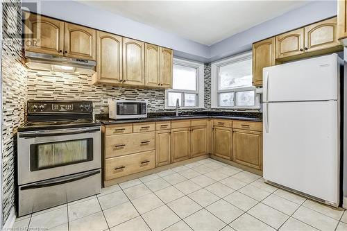 5 Bartlett Street, Niagara Falls, ON - Indoor Photo Showing Kitchen