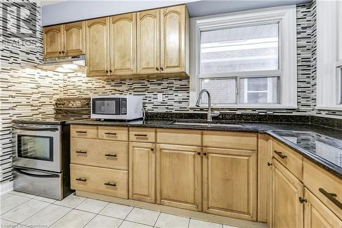 5 Bartlett Street, Niagara Falls, ON - Indoor Photo Showing Kitchen