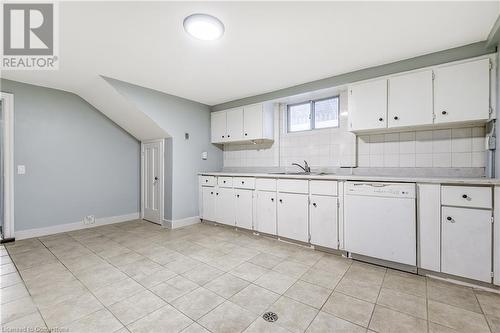 5 Bartlett Street, Niagara Falls, ON - Indoor Photo Showing Kitchen