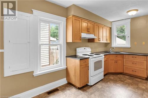 174 Lake Street, St. Catharines, ON - Indoor Photo Showing Kitchen