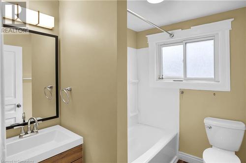 174 Lake Street, St. Catharines, ON - Indoor Photo Showing Bathroom