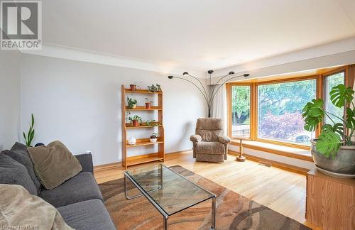 607 7Th Avenue, Hamilton, ON - Indoor Photo Showing Living Room