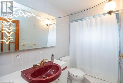 607 7Th Avenue, Hamilton, ON - Indoor Photo Showing Bathroom