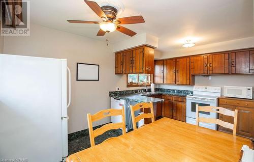 607 7Th Avenue, Hamilton, ON - Indoor Photo Showing Kitchen