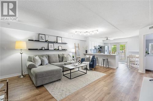 2035 Appleby Line Unit# 105, Burlington, ON - Indoor Photo Showing Living Room