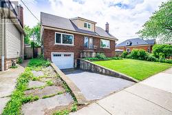 106 SIMCOE Street E  Hamilton, ON L8L 3N5