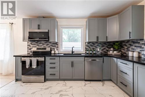 106 Simcoe Street E, Hamilton, ON - Indoor Photo Showing Kitchen