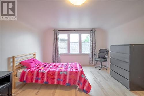 106 Simcoe Street E, Hamilton, ON - Indoor Photo Showing Bedroom