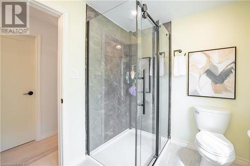 106 Simcoe Street E, Hamilton, ON - Indoor Photo Showing Bathroom