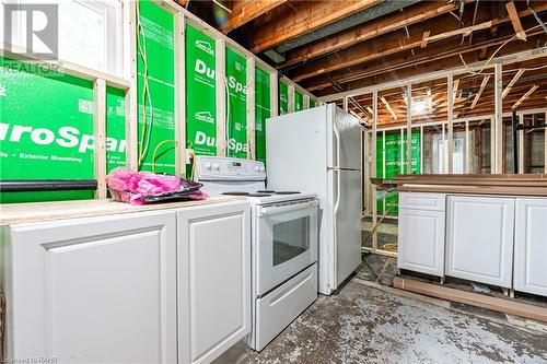 106 Simcoe Street E, Hamilton, ON - Indoor Photo Showing Kitchen