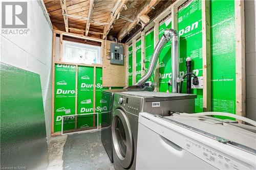 106 Simcoe Street E, Hamilton, ON - Indoor Photo Showing Laundry Room