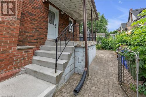 106 Simcoe Street E, Hamilton, ON - Outdoor With Exterior