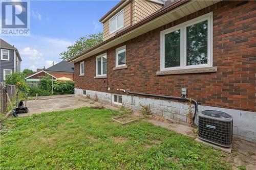 106 Simcoe Street E, Hamilton, ON - Outdoor With Exterior