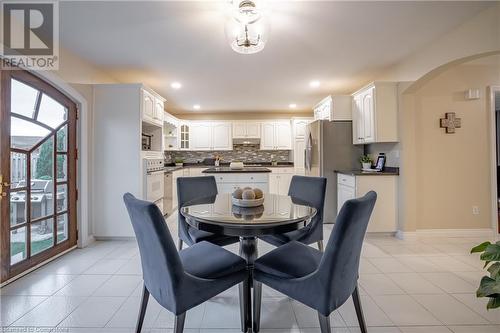 7789 Alpine Drive, Niagara Falls, ON - Indoor Photo Showing Dining Room