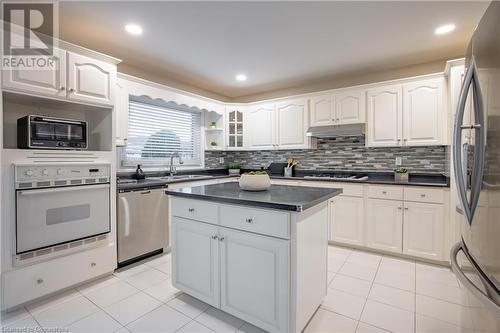 7789 Alpine Drive, Niagara Falls, ON - Indoor Photo Showing Kitchen