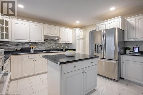 7789 Alpine Drive, Niagara Falls, ON - Indoor Photo Showing Kitchen