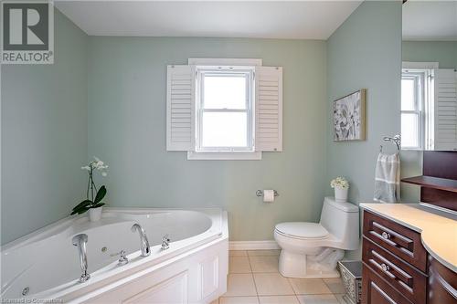 7789 Alpine Drive, Niagara Falls, ON - Indoor Photo Showing Bathroom