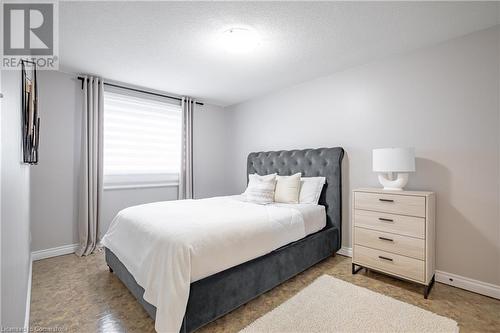 7789 Alpine Drive, Niagara Falls, ON - Indoor Photo Showing Bedroom