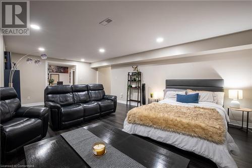 7789 Alpine Drive, Niagara Falls, ON - Indoor Photo Showing Bedroom