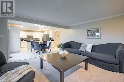 7789 Alpine Drive, Niagara Falls, ON - Indoor Photo Showing Living Room