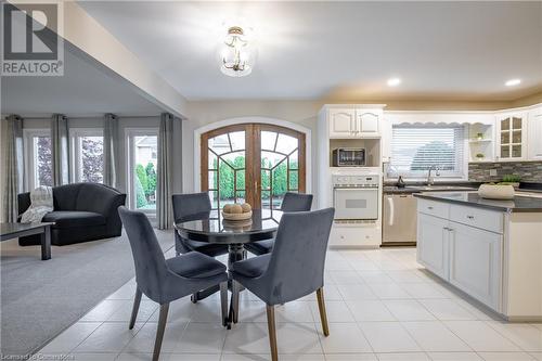 7789 Alpine Drive, Niagara Falls, ON - Indoor Photo Showing Dining Room