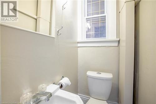 321 Main Street W, Hamilton, ON - Indoor Photo Showing Bathroom