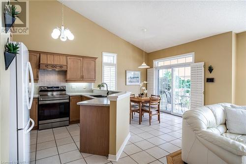 2278 Turnberry Road Unit# 13, Burlington, ON - Indoor Photo Showing Kitchen