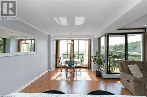 150 Charlton Avenue E Unit# 2206, Hamilton, ON - Indoor Photo Showing Living Room