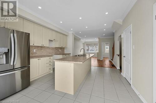 67 Holder Drive, Brantford, ON - Indoor Photo Showing Kitchen With Upgraded Kitchen