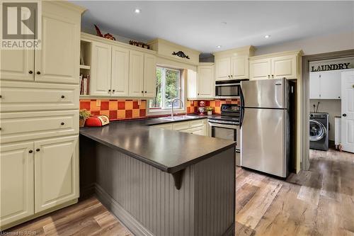 565 Chantler Road, Pelham, ON - Indoor Photo Showing Kitchen